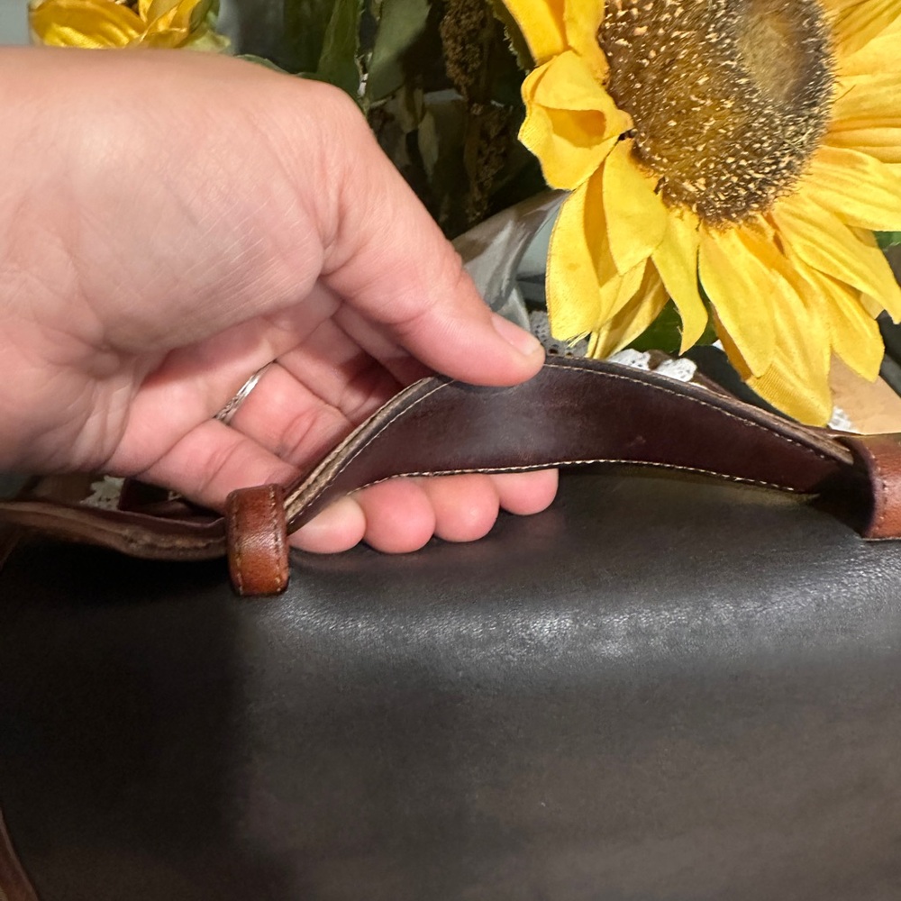 COACH Vintage 80s Turnlock Brown And Black Leather Spectator Bag with Brass - Picture 4 of 12
